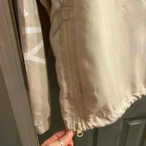 Mens Rue 21 windbreaker jacket with hood (no drawstring) graphics pockets size M - Picture 10 of 15